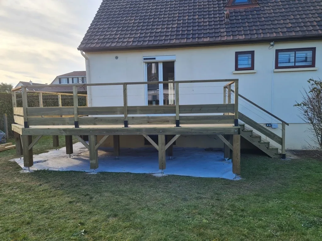 Terrasse-en-bois-sur-pilotis - ifs 