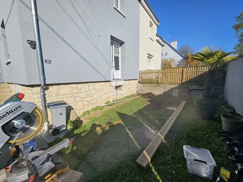 Implantation terrasse bois sur pilotis à Caen Lemonnier – hauteur 1,30 m