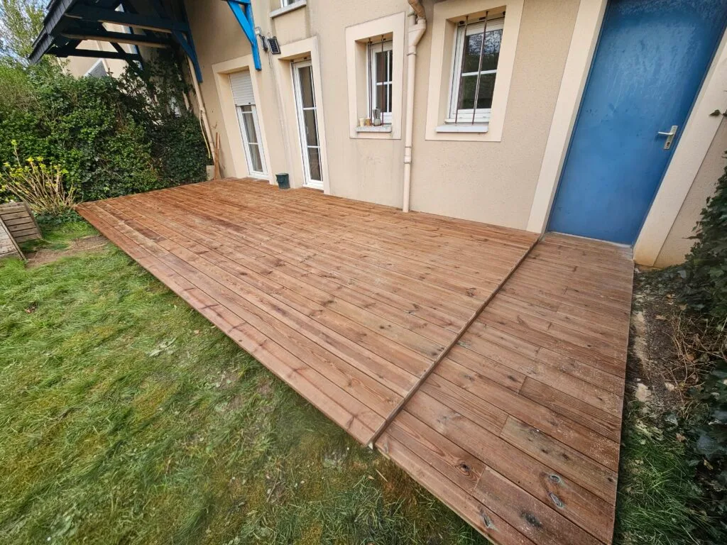 Terrasse bois du nord accès surbaissé porte garage Carpiquet