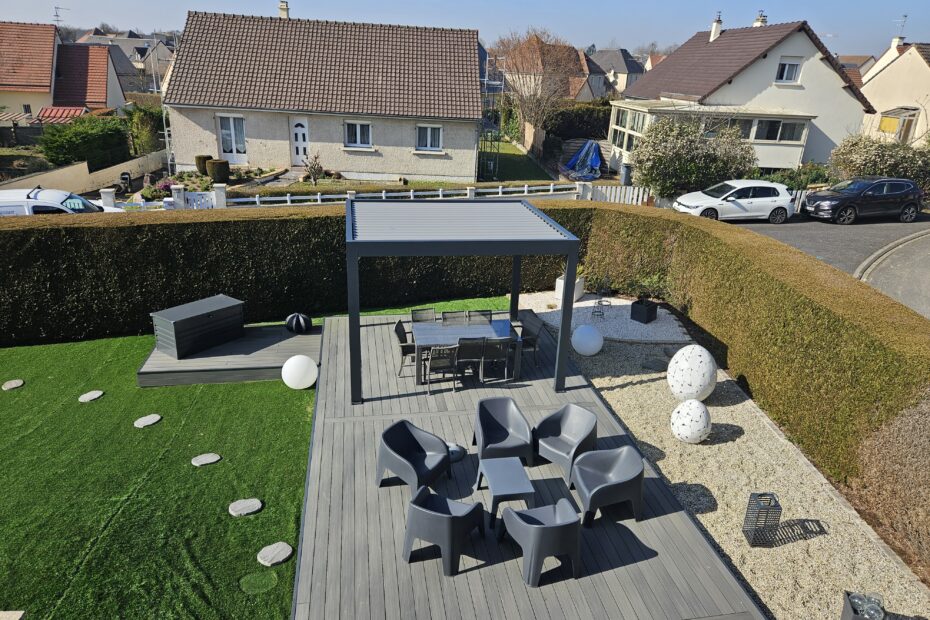 pergola bio climatique sur terrasse composite gris Giberville