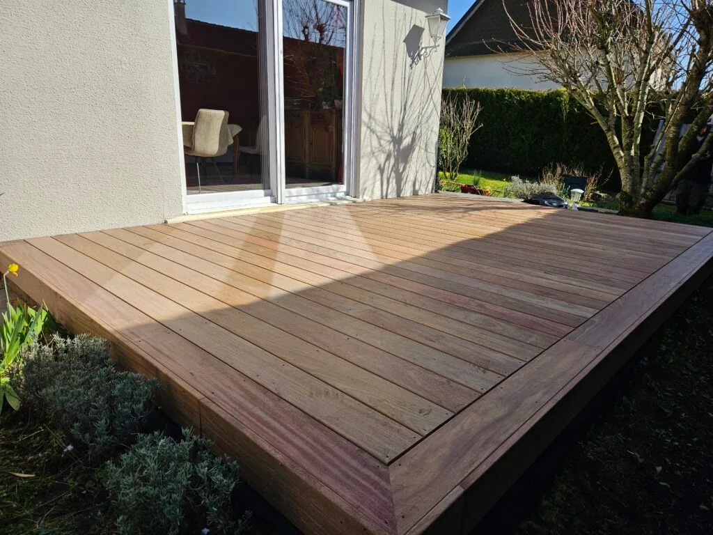 Terrasse bois exotique cumaru terminée vue rapprochée Bretteville-sur-Laize