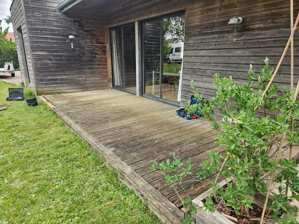 Ancienne terrasse bois lames dégradées avant remplacement Avenay