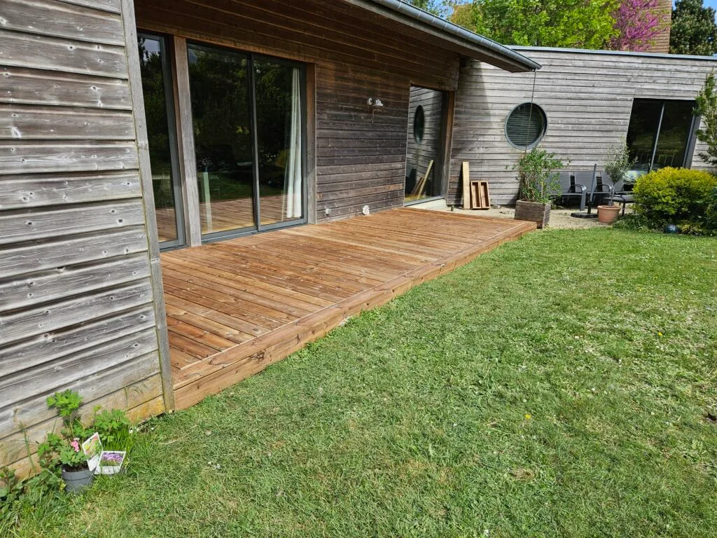 Lames terrasse bois du nord classe 4 neuves posées Avenay