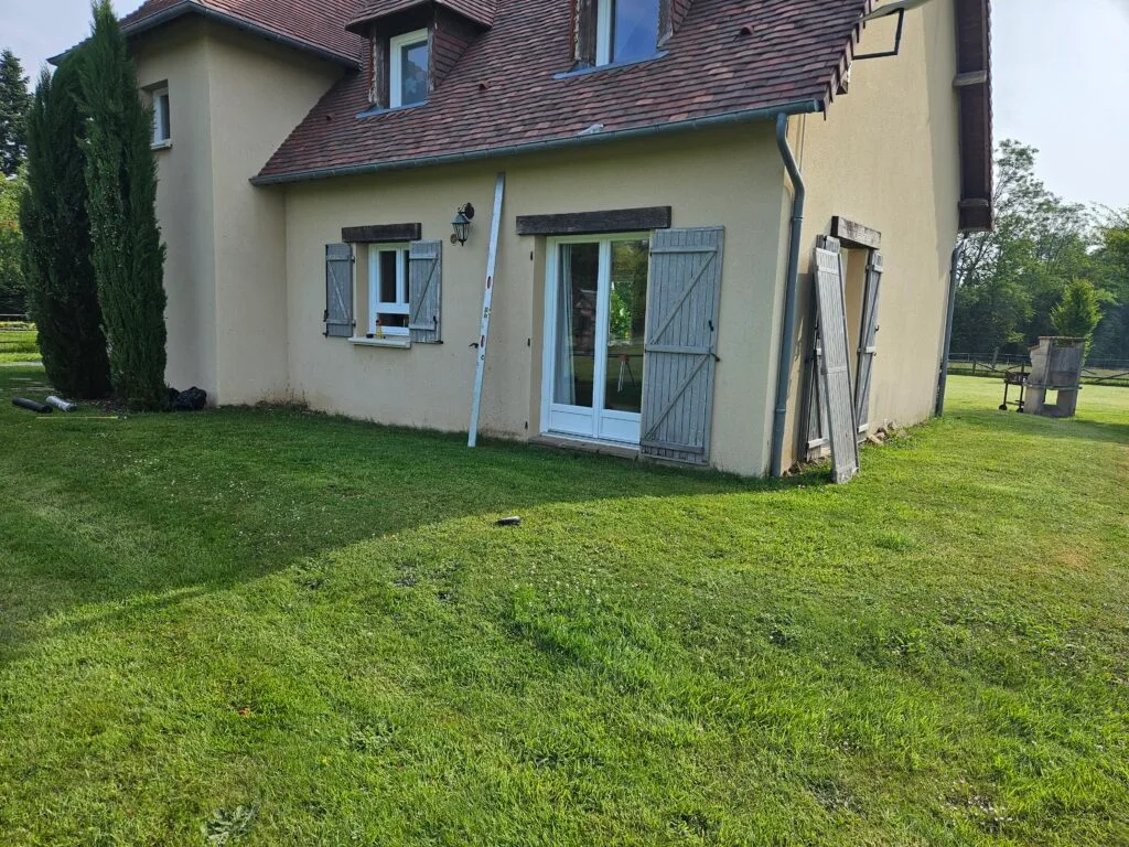 Emplacement pelouse avant pose terrasse bois Quetteville