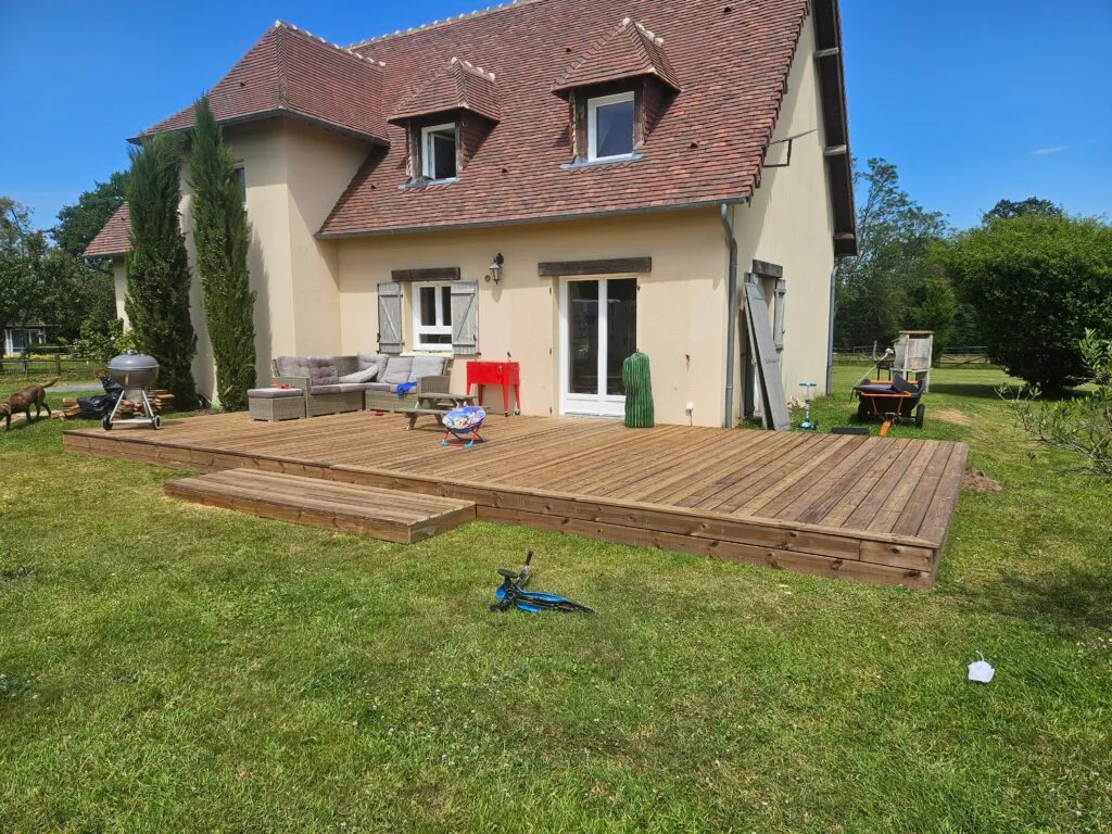Terrasse bois du nord terminée vue droite Quetteville
