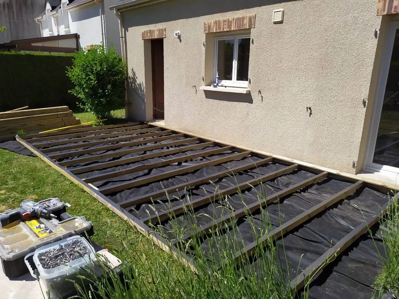 Structure lambourdes bois classe 4 pose sur pelouse Bretteville-sur-Odon