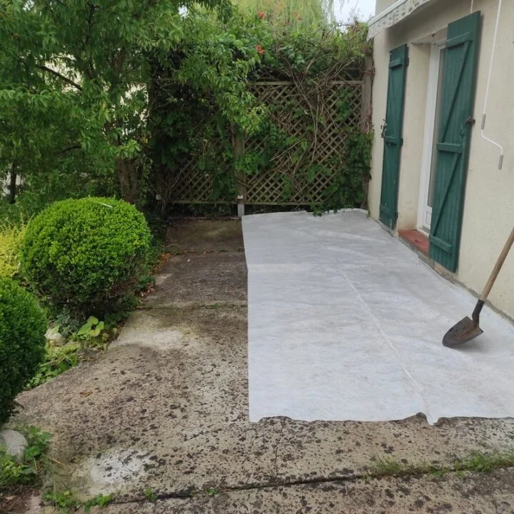 Géotextile posé sur dalle béton fissurée 
