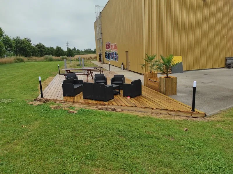 Terrasse pin autoclave classe 4 à Mondeville — Isatix, 70 m², double structure, juillet 2021, DTU 51.4 — LC Rénover – Photo LC Rénover Terrasse pin autoclave classe 4 à Mondeville — Isatix, 70 m², double structure, juillet 2021, DTU 51.4 — LC Rénover