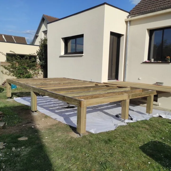 Structure terrasse bois sur pilotis Mondeville 